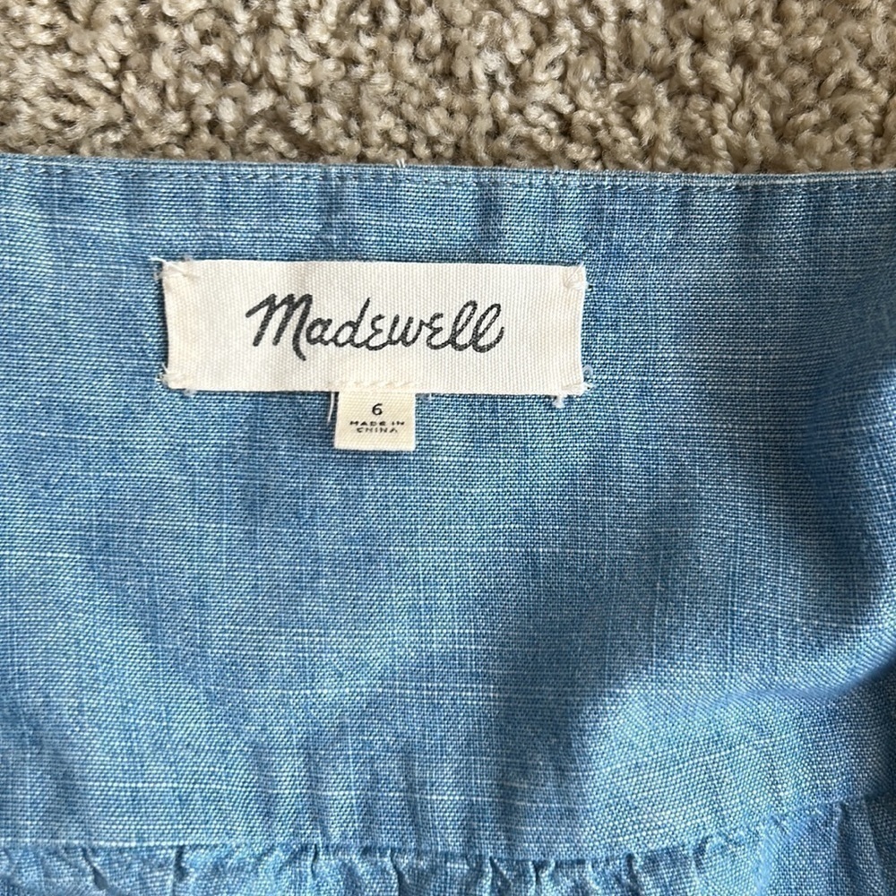 Madewell Chambray Tie-Front key hole camitop - Picture 9 of 10